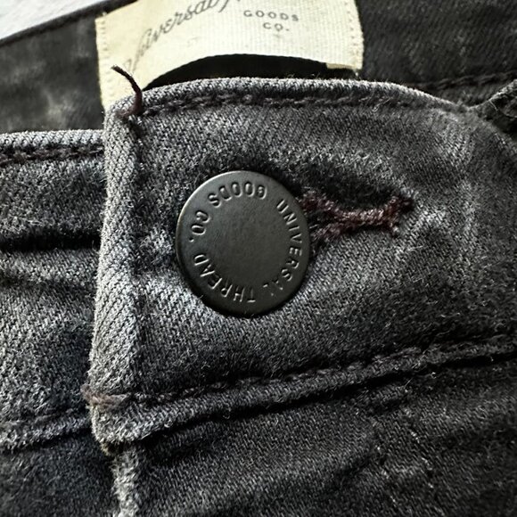 Universal Thread Black Mid-Rise Distressed Skinny Jeans Frayed Hem Size 8 / 29 R - Picture 10 of 13